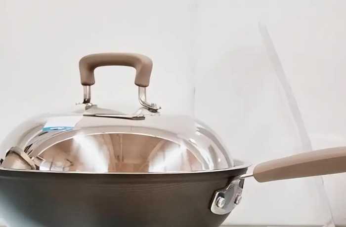“夺命铁锅”有多可怕？用它炒菜会致癌，神经衰弱，是真的吗？